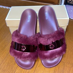 Michael Kors Fluffy Slides